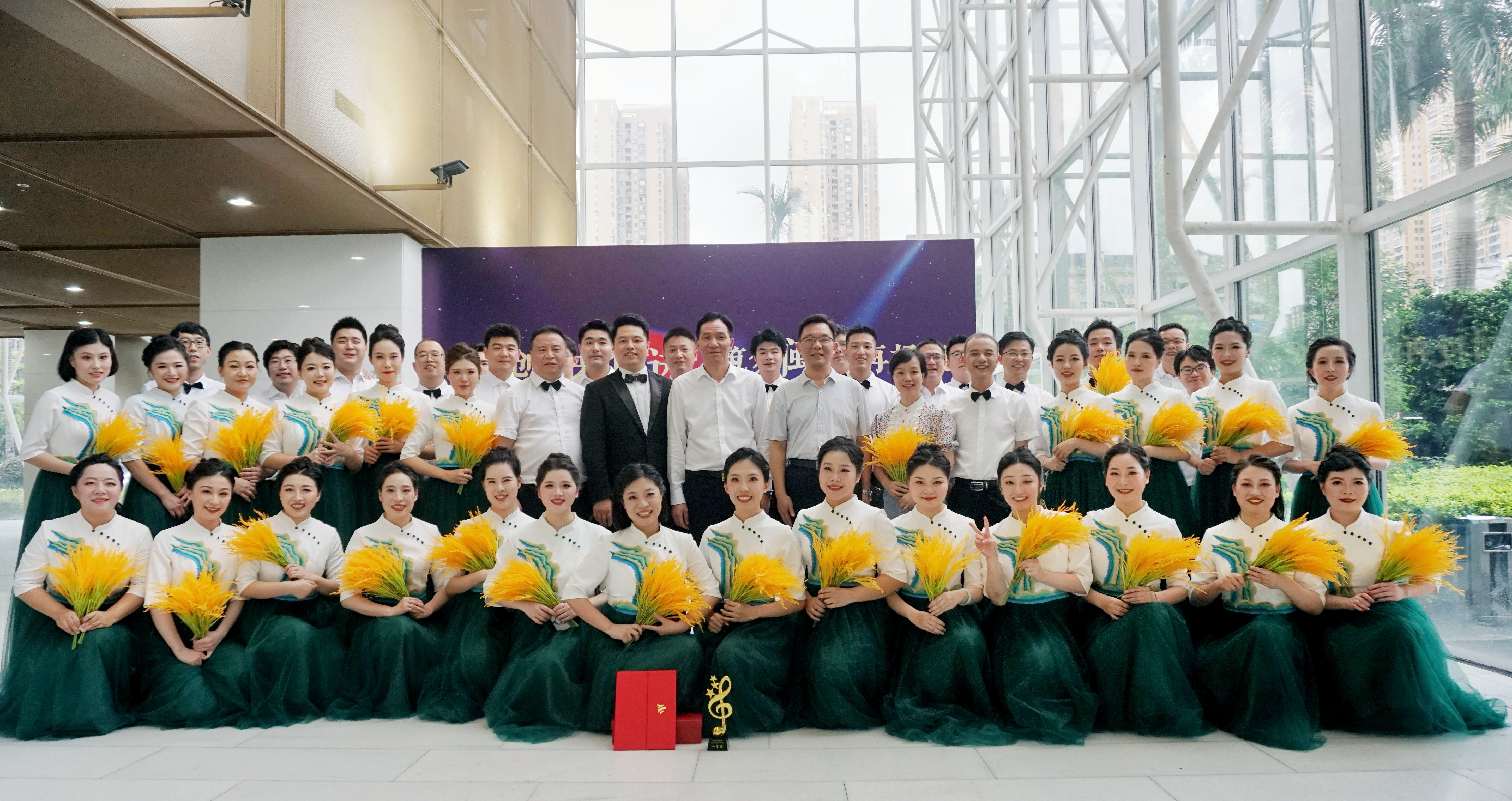 與福建省農(nóng)擔(dān)公司組成聯(lián)隊(duì)參加福建投資集團(tuán)“二次創(chuàng)業(yè)共奮進(jìn)  筑夢(mèng)閩投再揚(yáng)帆”歌詠比賽，并榮獲一等獎(jiǎng)